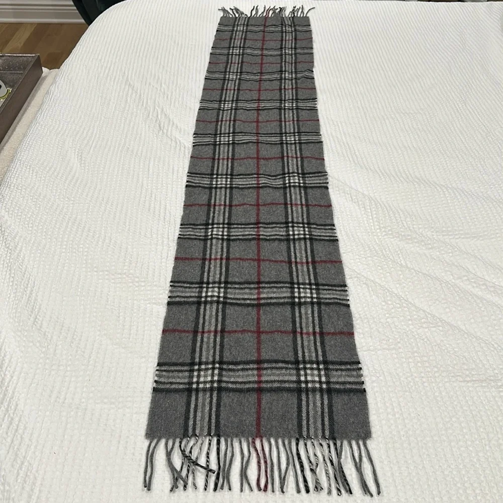 Bloomingdale’s men’s department plaid cashmere scarf